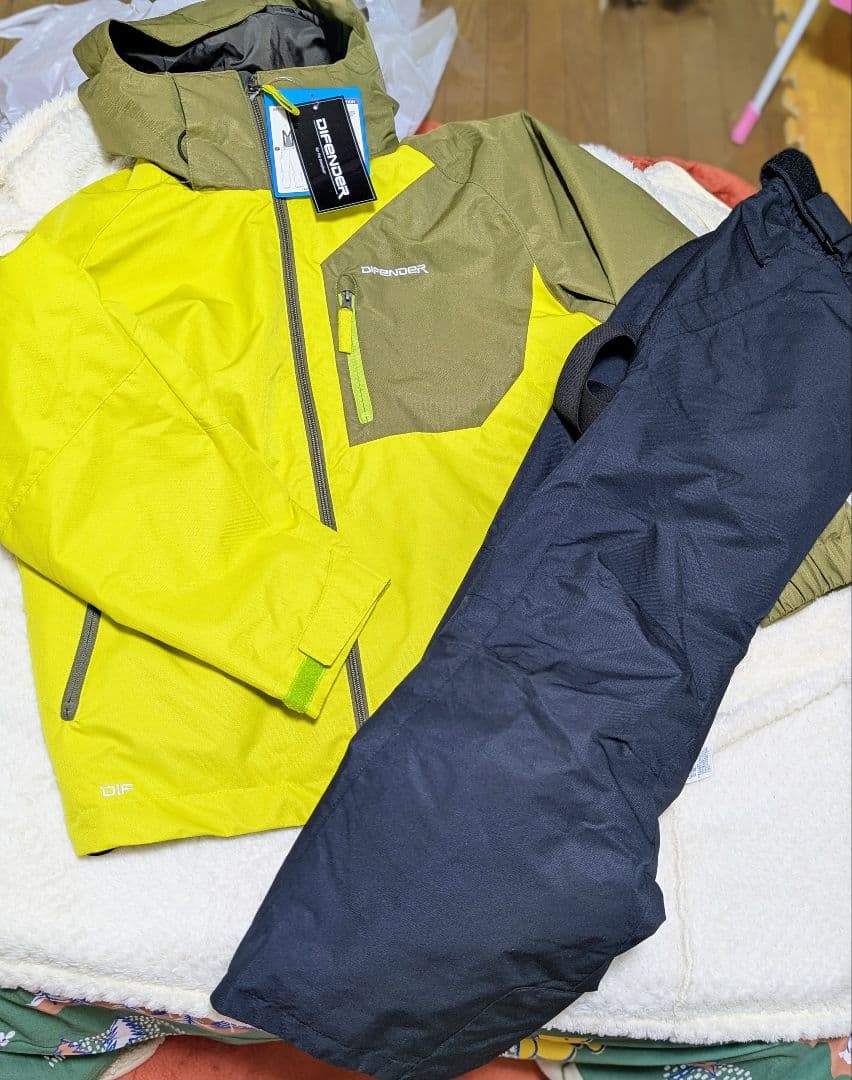 新品　difender ディフェンダースキースノーボードウェア　上下セット　М