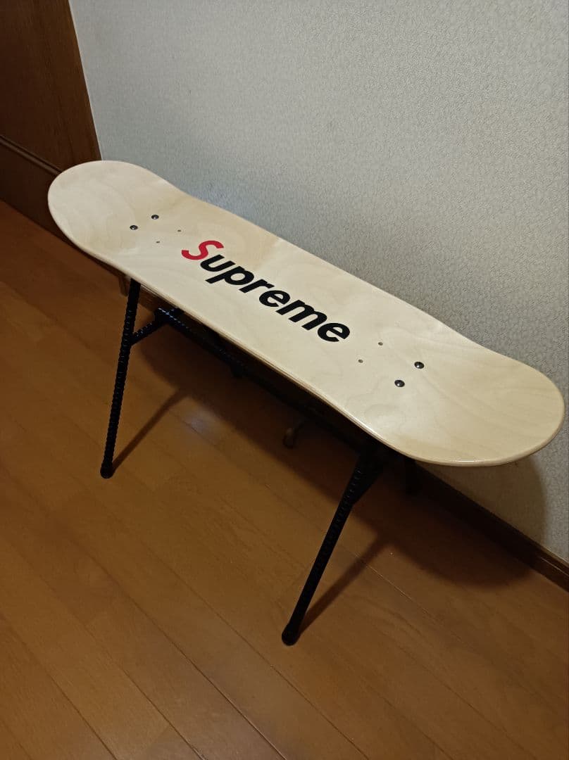 Supreme スケートボードデザインベンチ　ブラックアイアン
