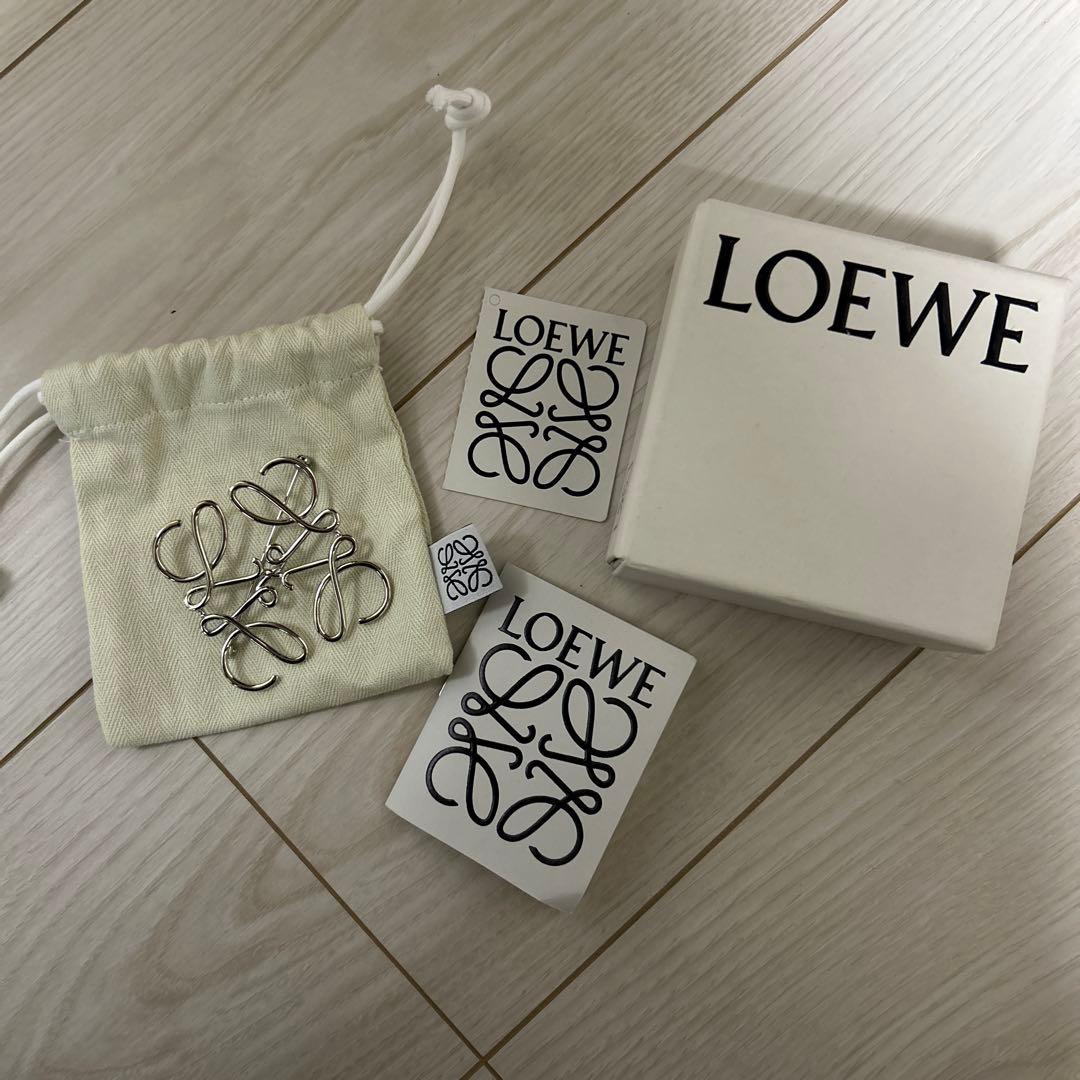 LOEWE ブローチ 楽天市場】LOEWE ロエベ アナグラム ブローチの通販