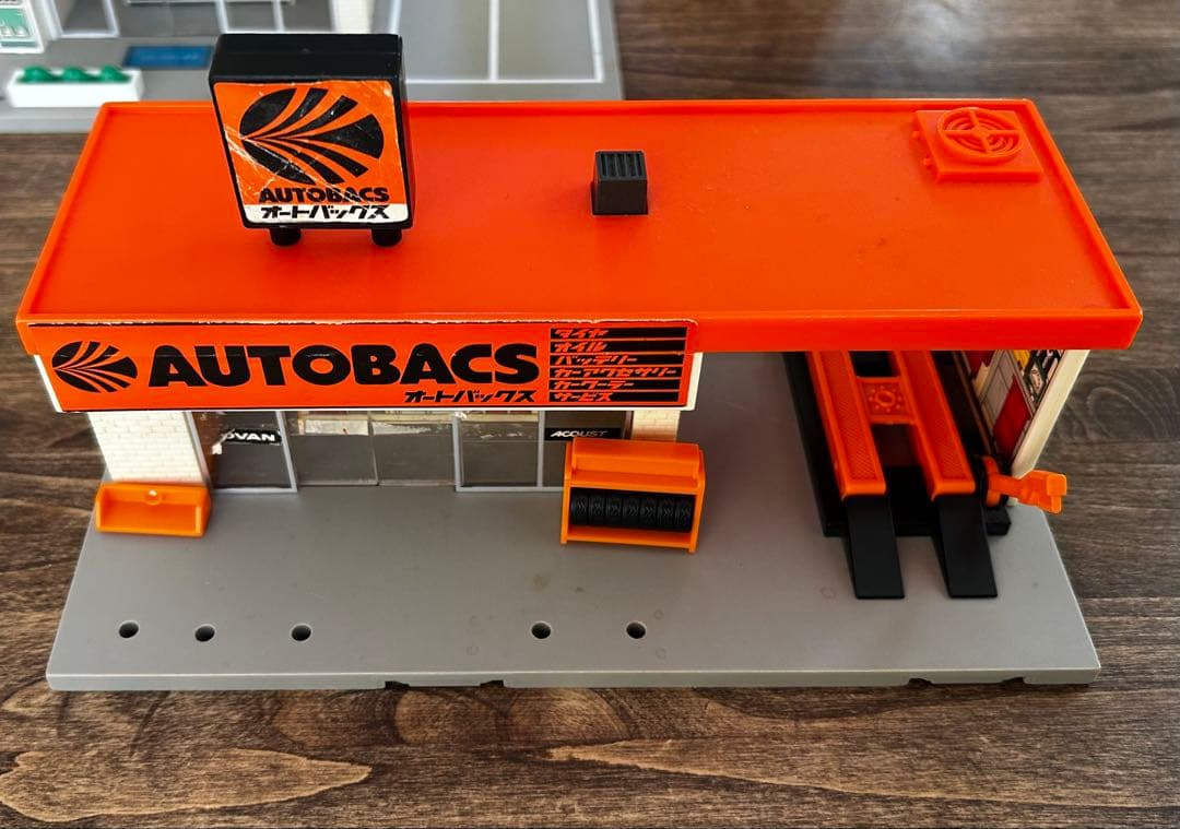 トミカタウン ジャンク ローソン ピザーラ オートバックス 駐車場