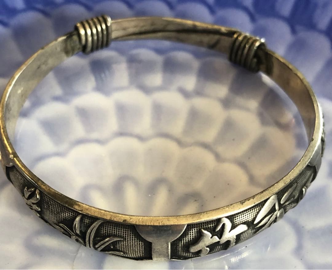 足銀腕輪アンティークオブジェ菊、竹、蘭，梅の図 梅蘭竹菊 26.5cm（四君子 梅) 参次元彫刻『雅』 透かし彫 楠彫刻