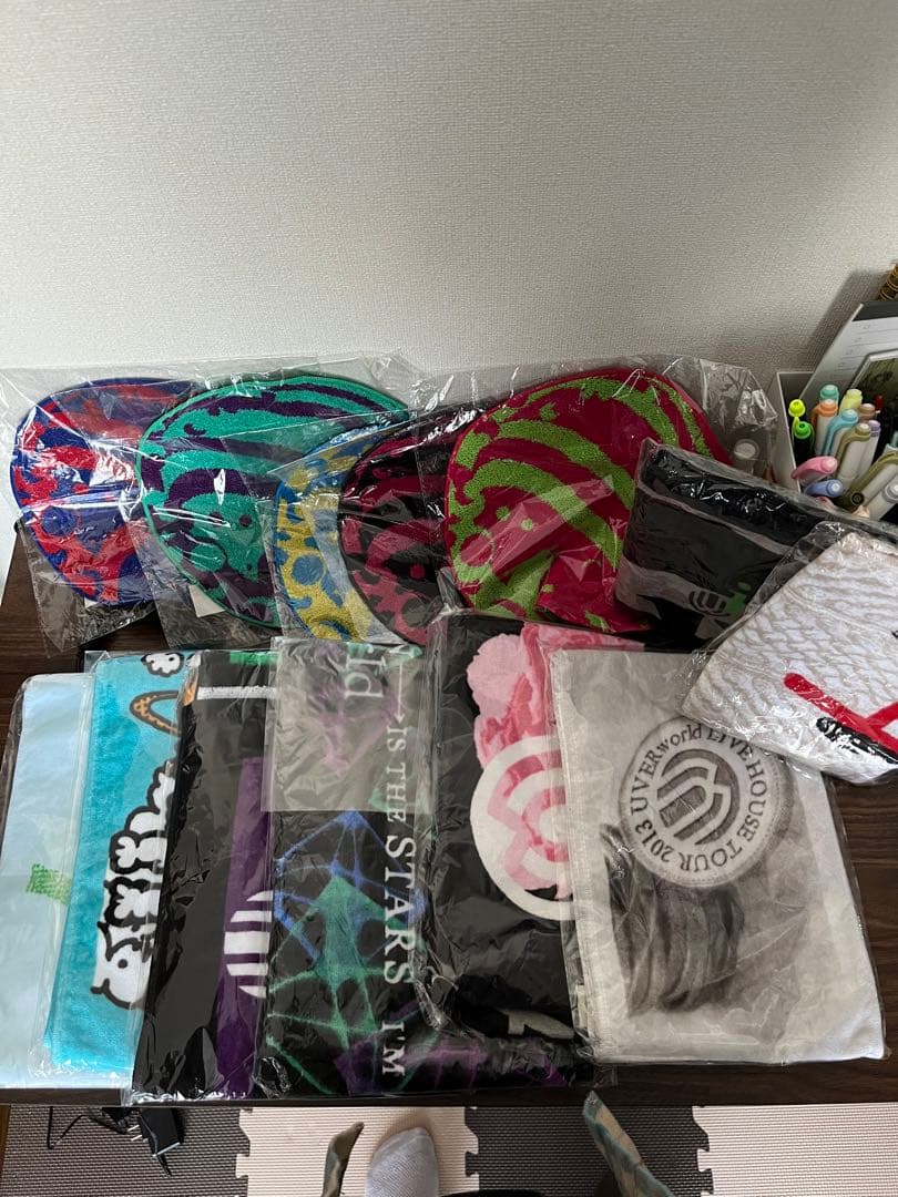 UVERworld　グッズまとめ売り UVERworld グッズ まとめ売り 新品未開封 未使用多数あり｜Yahoo