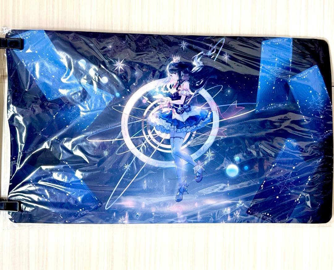 新品未使用 にじさんじ 夜見れな ラバーマット プレイマット デスクマット ラバーマットグッズ】大判ラバーマット 夜見れな｜にじさんじ