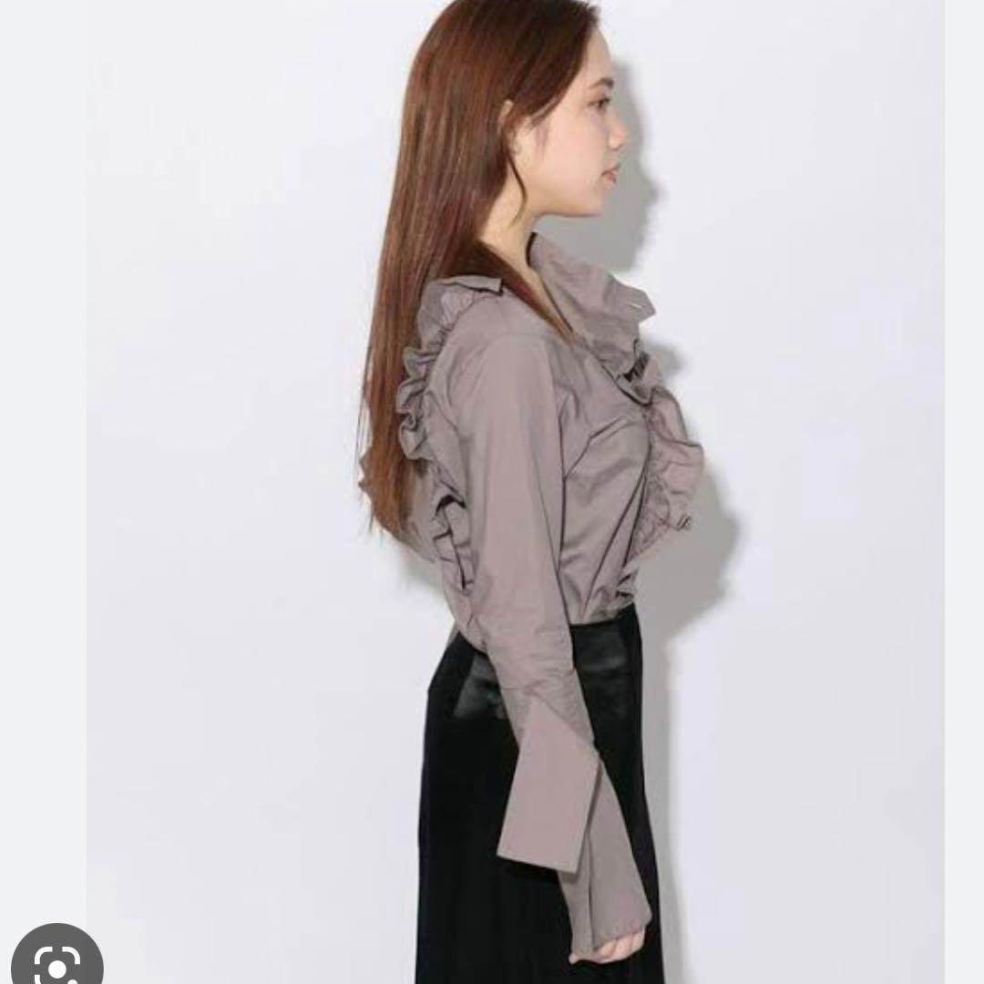 melt the lady THEREDTHREAD ボタンフリルブラウス - メルカリ