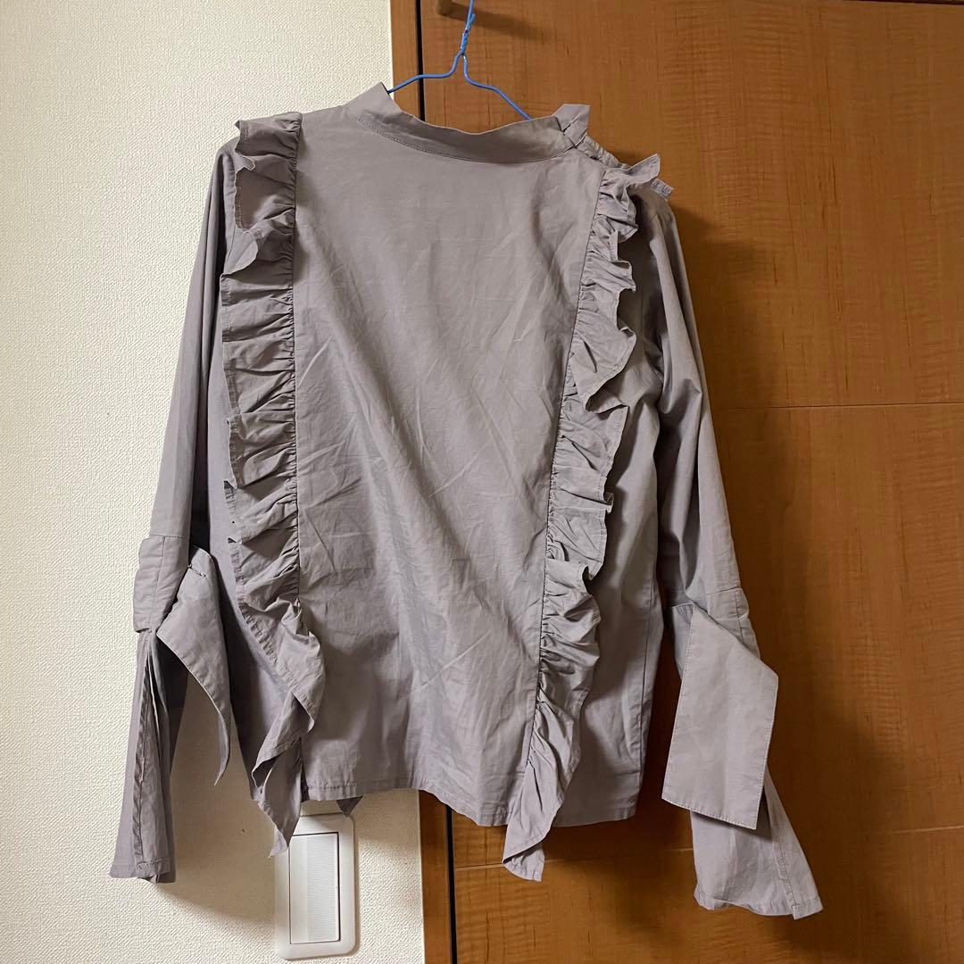 melt the lady THEREDTHREAD ボタンフリルブラウス - メルカリ