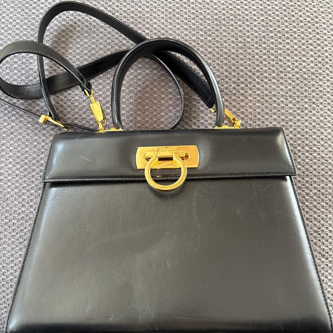 フェラガモショルダーハンドバッグ