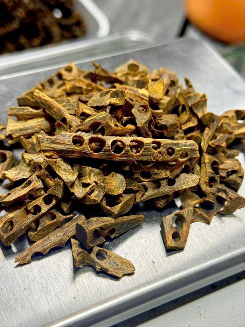 【極上品】高油分 伽羅 くり抜き端材 香木 濃厚な香り　5g