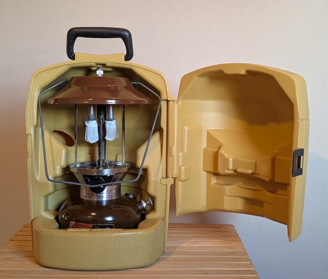 【チャ】　ビンテージ Coleman 275 ランタン ブラウン Vintage Coleman Lantern Model 275 Brown 1976 W/ Shell Carry Case