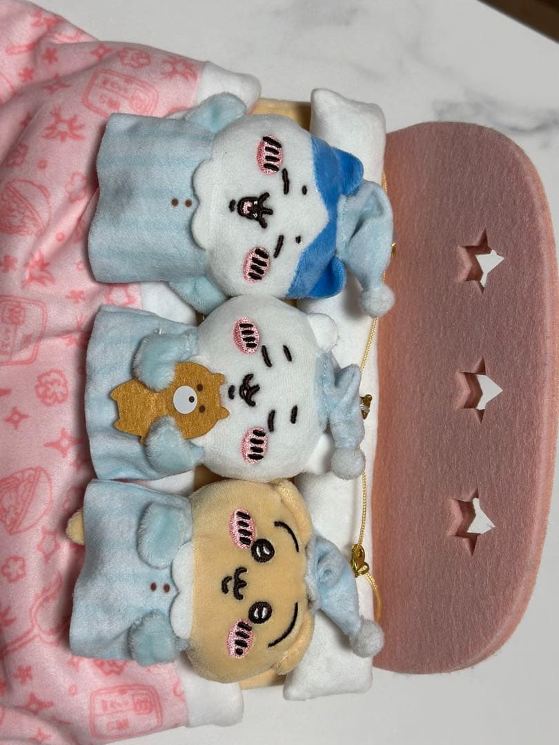 ちいかわ ハッピーホリデー おやすみベッドと繋がるマスコットセット 2