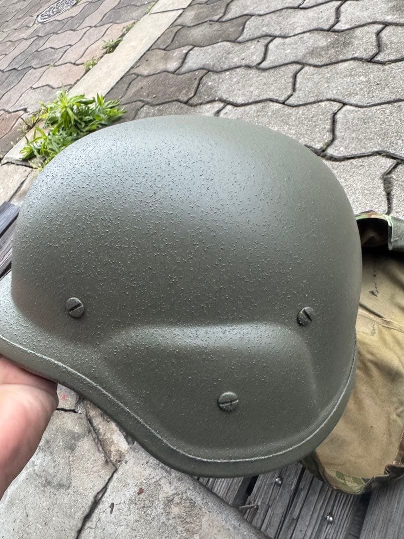 オリーブグリーン ヘルメット 迷彩カバー付き