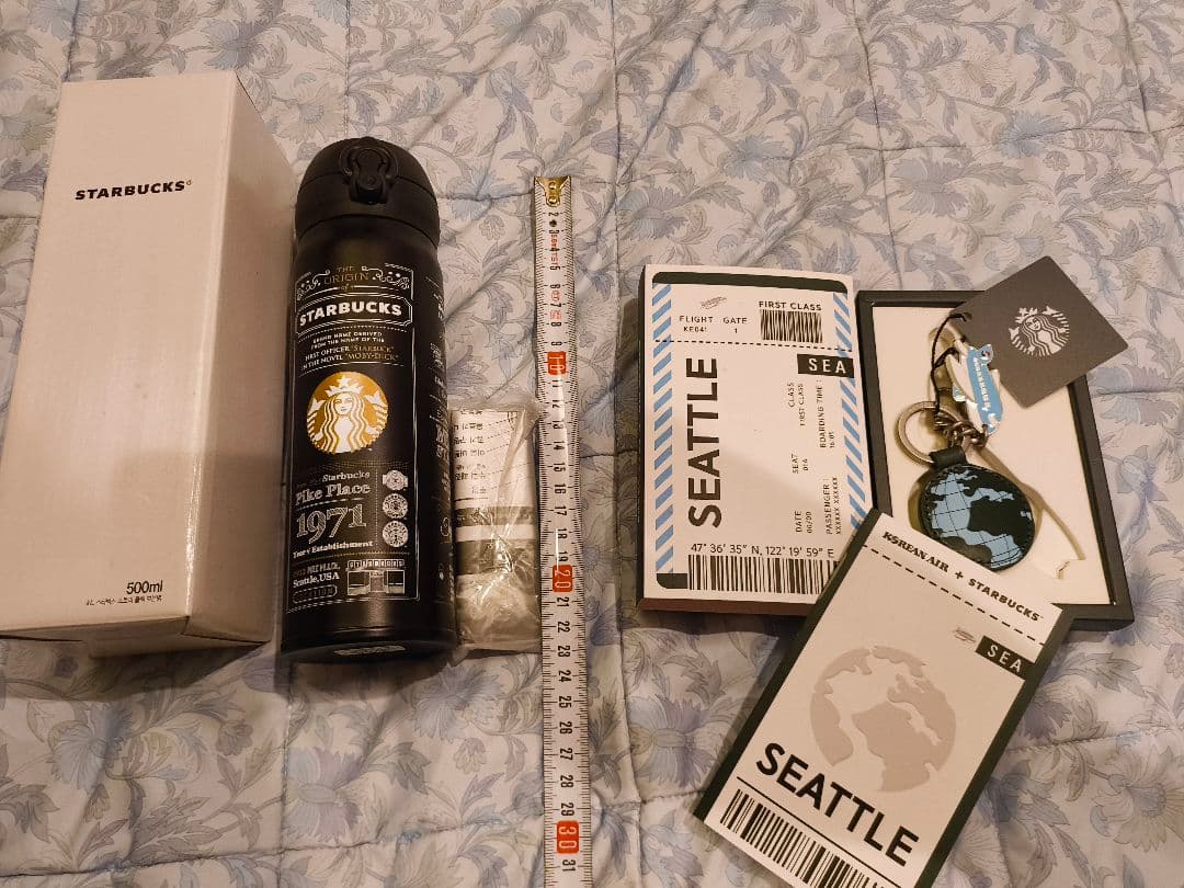 【レア品】大韓航空×スタバ　キーチェーンとスタバケータイマグ