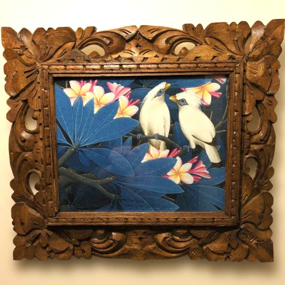 新品】バリ島ウブド白い鳥とプルメリアの絵画 フレーム付（ガラス別注