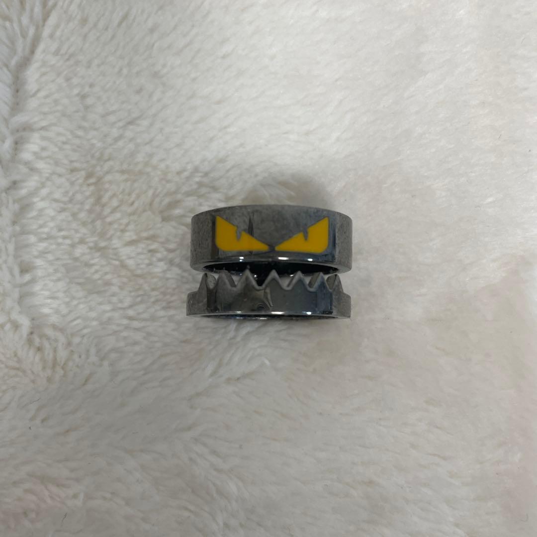 箱あり FENDI バッグバグズモンスターリング　Sサイズ