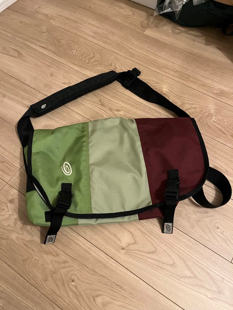Timbuk2 メッセンジャーバッグ 緑・赤・灰色 Mサイズ