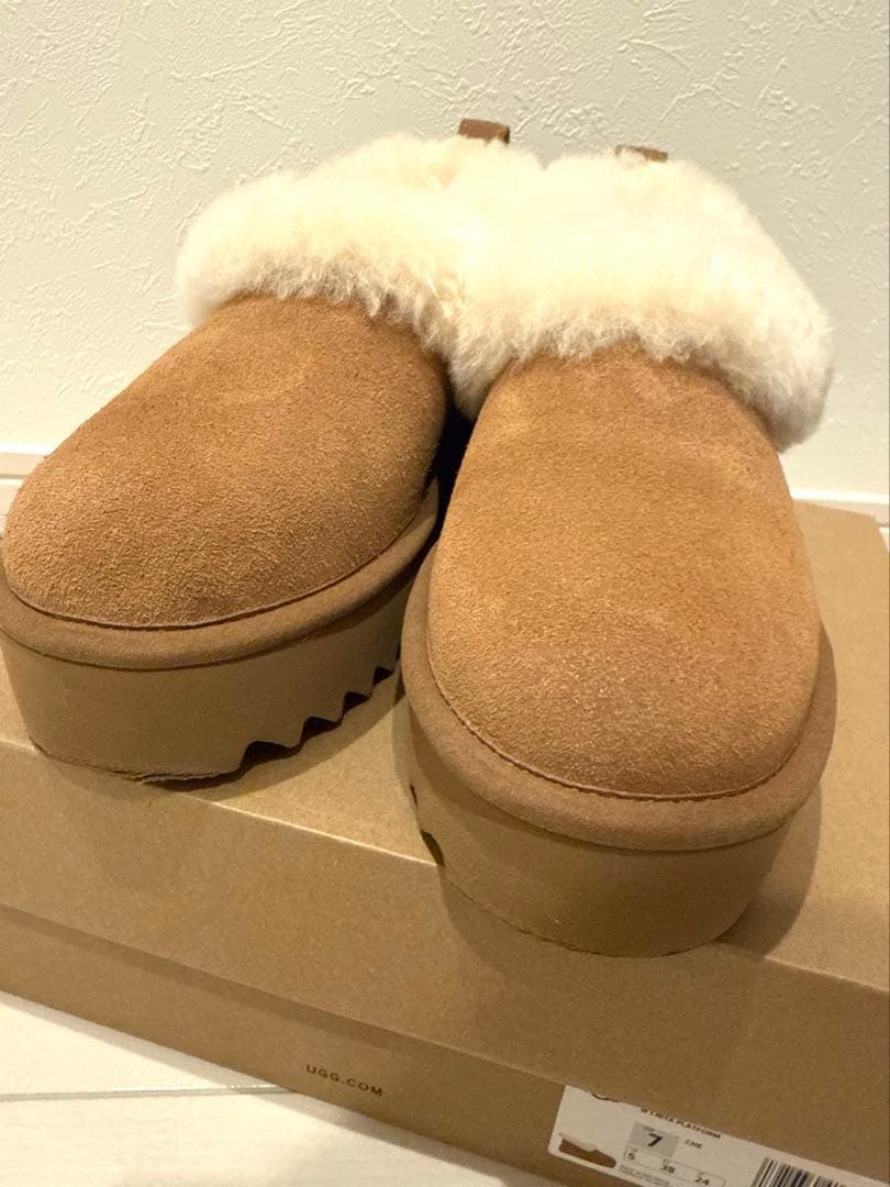 UGG I-NITA PLATFORMサイズ7 24CM