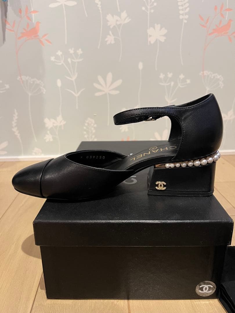 CHANEL 近年モデルパールココマーク　ストラップサンダル　パンプス　36 CHANEL - CHANEL シャネル パール ココマーク ストラップ サンダル