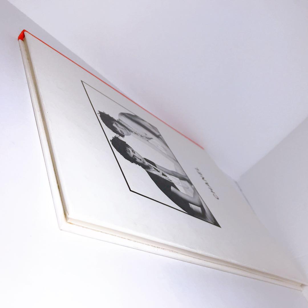 シャネル CHANEL カタログ クラウディアシファー - メルカリ