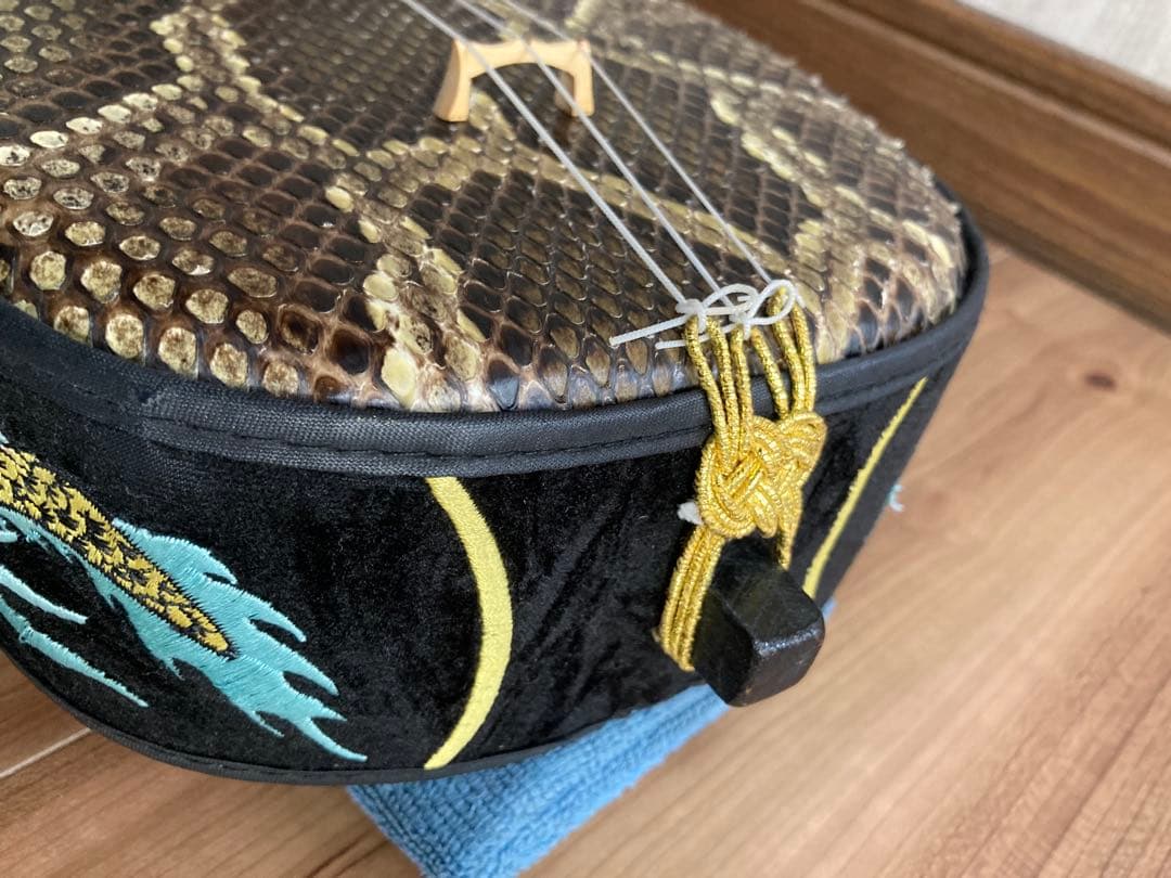 登り竜ティーガ】沖縄三線✨本革強化張り✨訳あり - メルカリ