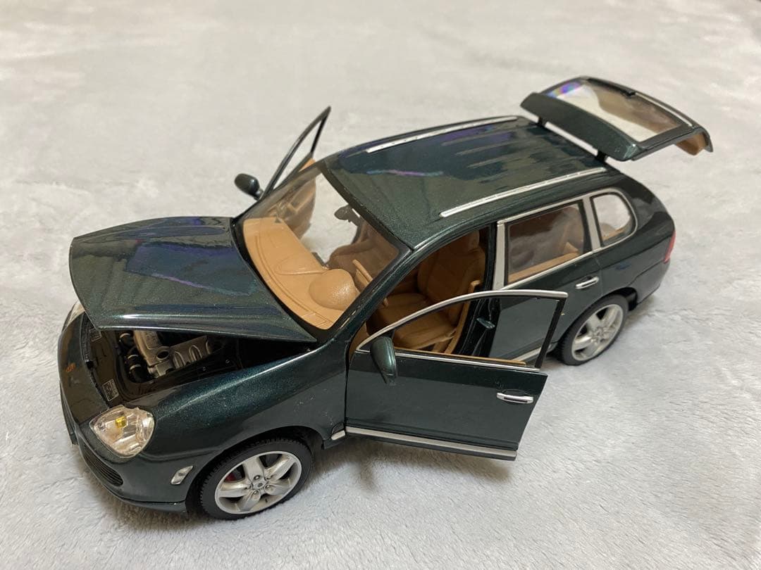 ミニカー Maisto PORSCHE Cayenne Turbo 1/18