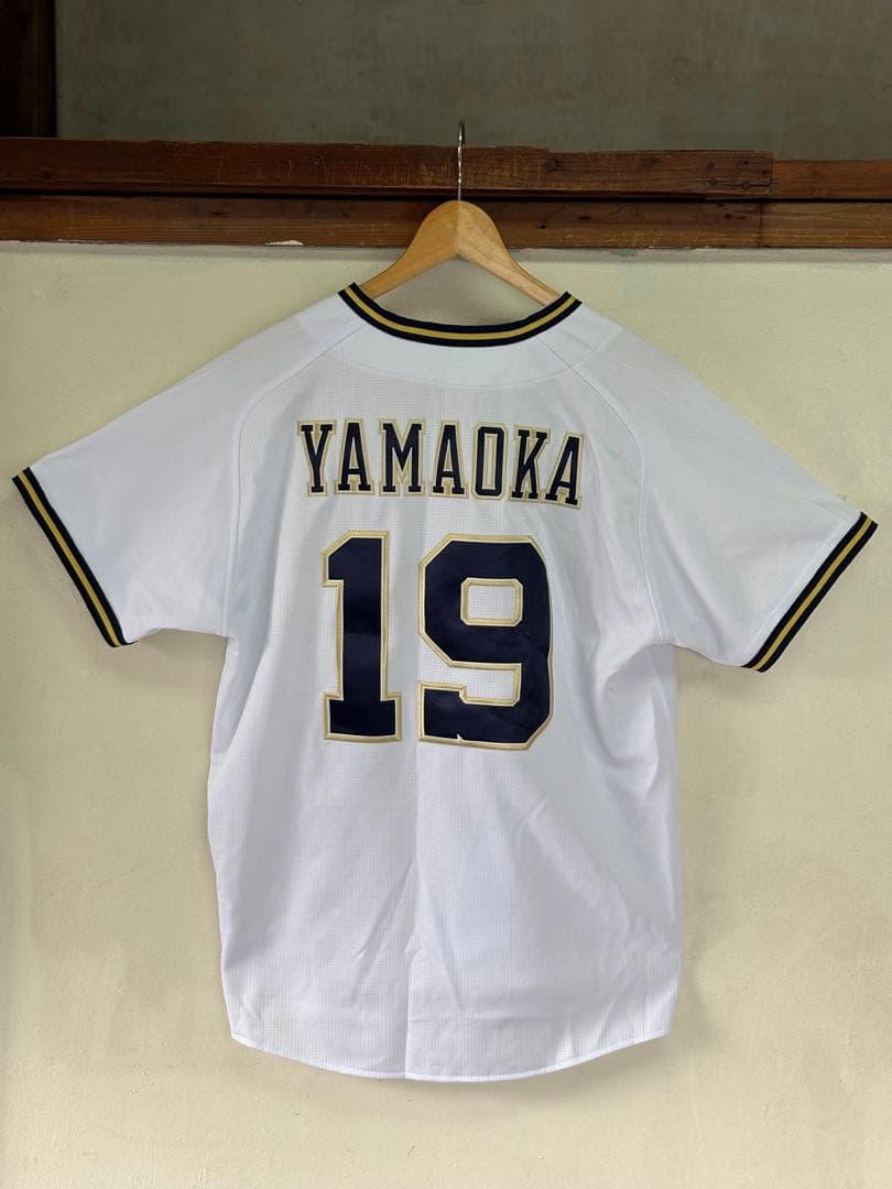 オリックス・バファローズ 山岡泰輔 ユニフォーム <No.1985> - メルカリ