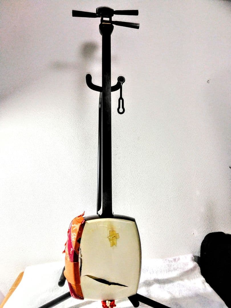 SSX2673　三味線 中棹 地唄 民謡 子持ち綾杉胴 紅木 金細