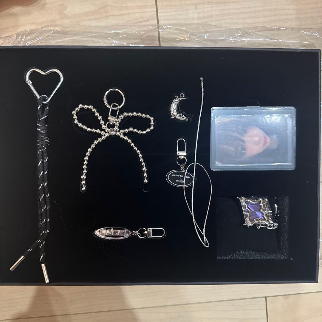 aespa ジゼル　誕生日　birthday 中華　トレカ　セット Amazon.co.jp: aespa ジゼル トレカ セット コンプhotmess : おもちゃ