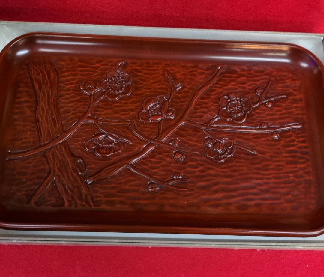 鎌倉彫　漆器梅の柄、盆