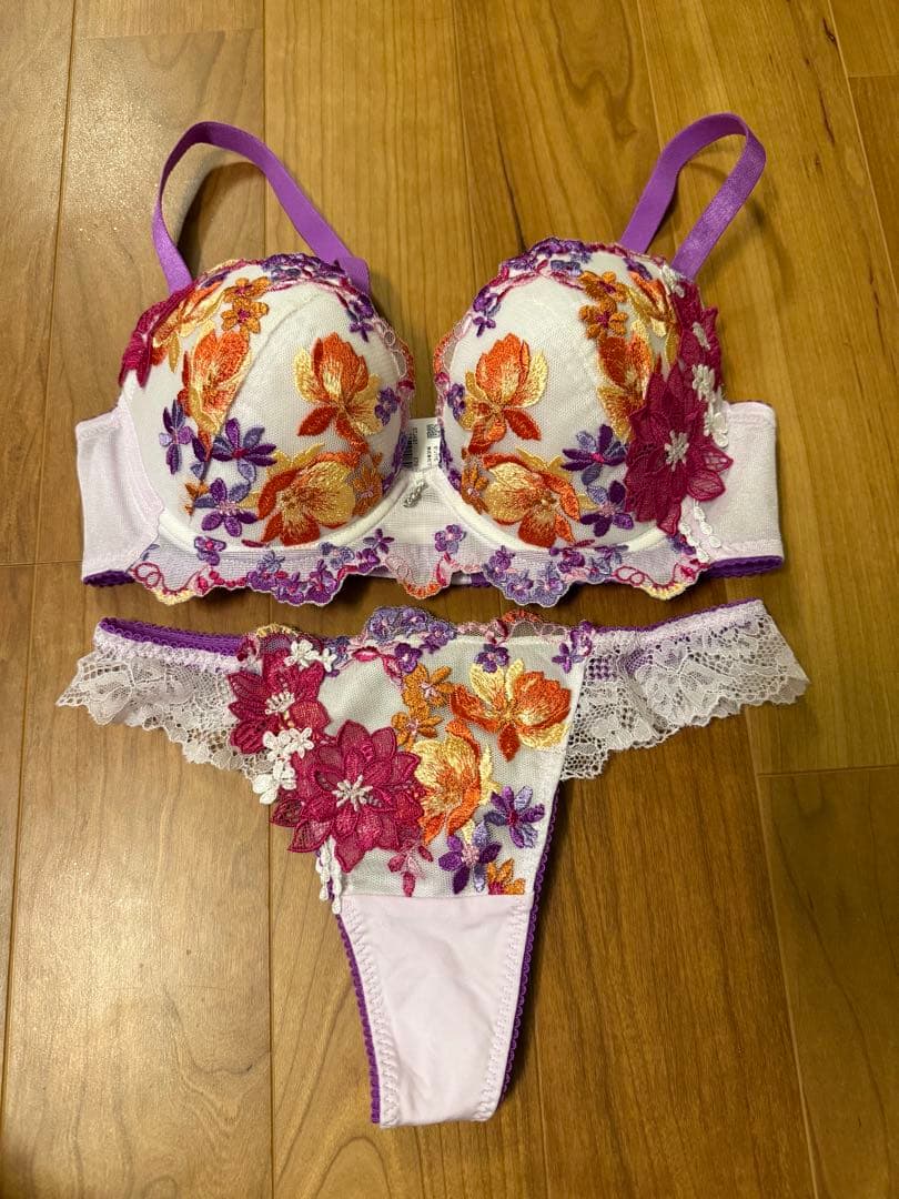 ワコール　サルート　ソング　ブラ&ショーツセットE70 M