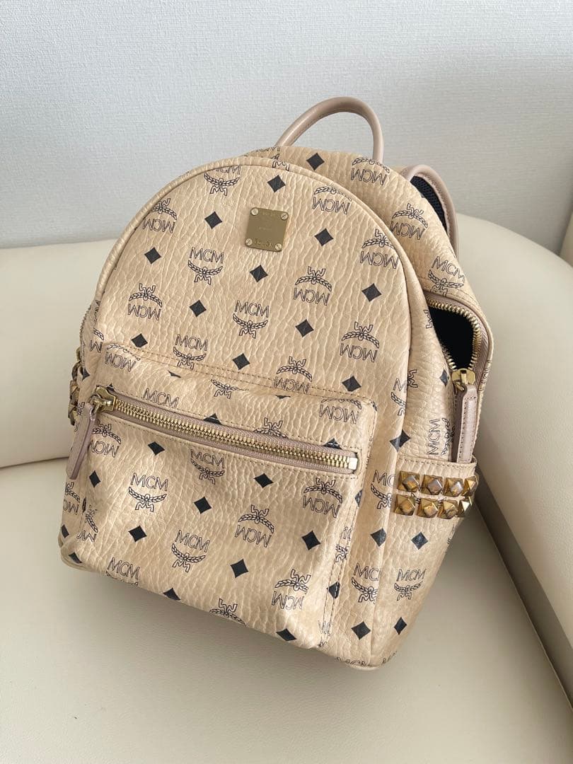 MCM ロゴプリント ベージュ リュック