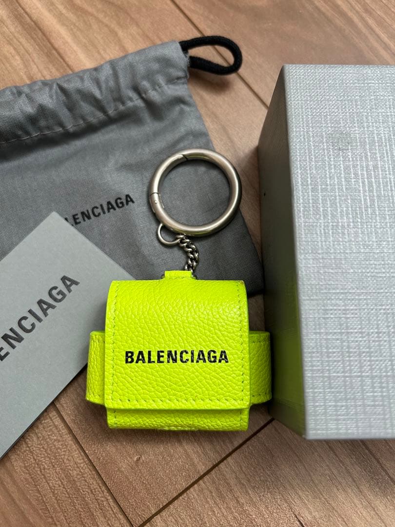 a*8様 【希少】訳ありBalenciaga AirPods proケース
