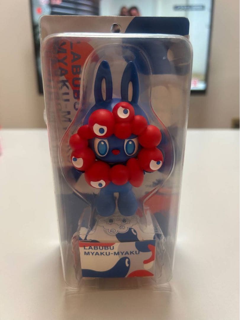 万博限定　LABUBU MYAKU-MYAKU ストラップ付きフィギュア