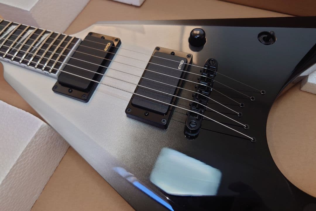 ESP EII E-II ARROW NTブラック×シルバー EMG 85 81 - メルカリ