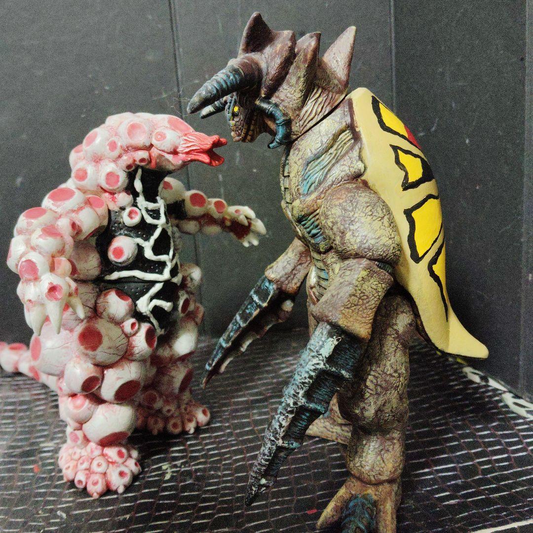 上野淳子ウルトラ怪獣ジョバリエ.マグニア