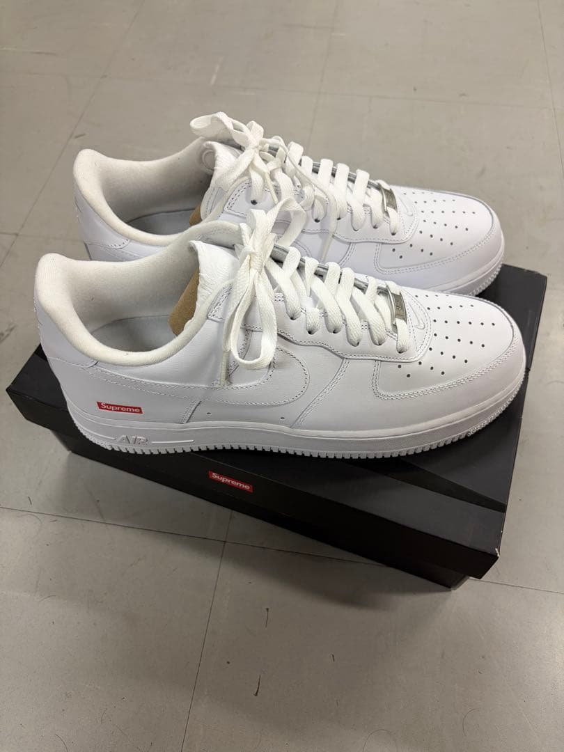 Nike Air Force 1 Supreme ホワイト