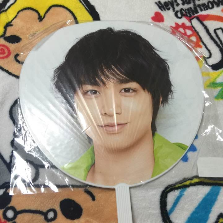 ④伊野尾慧　団扇　2555円 伊野尾慧】ジャンボうちわ | ファミクラストア オンライン