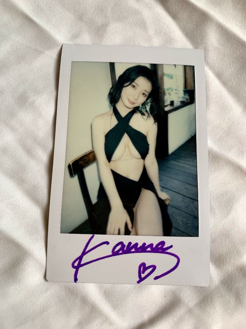 瀬戸環奈 チェキ 直筆サイン入り 黒 kanna seto 瀬戸環奈 直筆サイン入りチェキ ⑧ - メルカリ