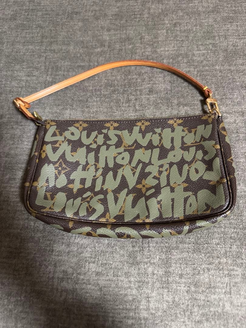 LOUIS VUITTON ルイヴィトン モノグラム グラフィティ ポーチ LOUIS VUITTON（ルイ・ヴィトン） ポーチ バッグ M64449 iPadケース