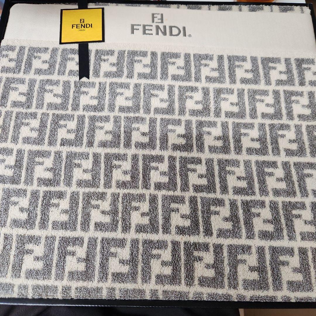 FENDI フェンディ タオルケット 未使用 ズッカ FF柄 箱あり