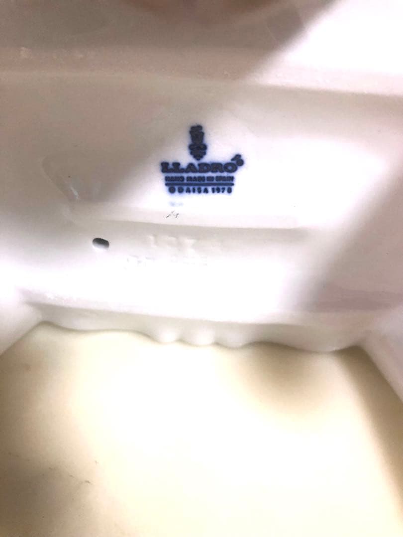 リヤドロ LLADRO【ベンチに座る女性】WATING IN THA PARK