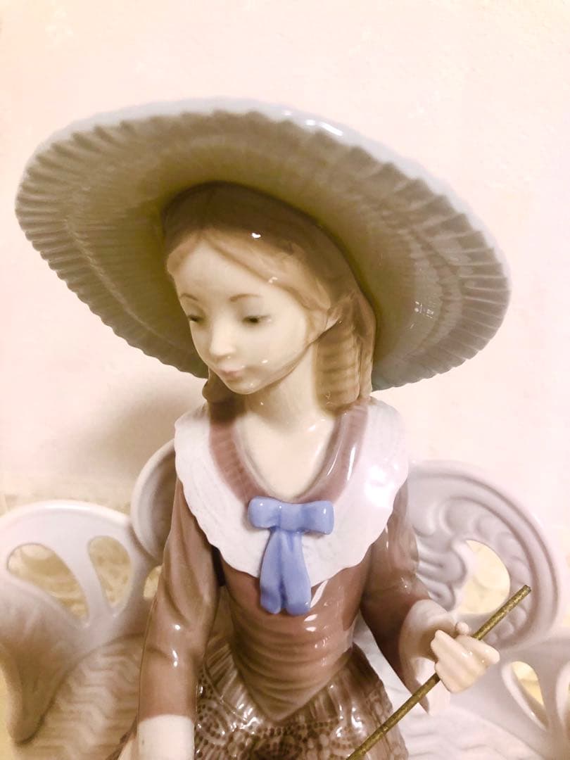 リヤドロ LLADRO【ベンチに座る女性】WATING IN THA PARK