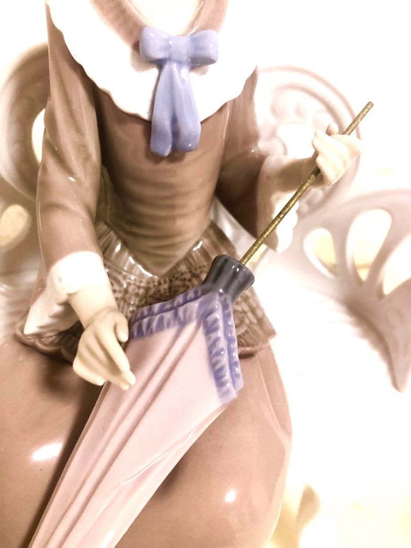 リヤドロ LLADRO【ベンチに座る女性】WATING IN THA PARK