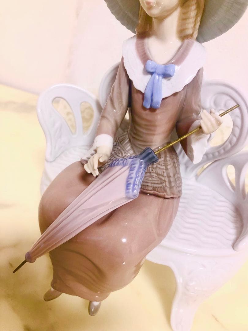 リヤドロ LLADRO【ベンチに座る女性】WATING IN THA PARK