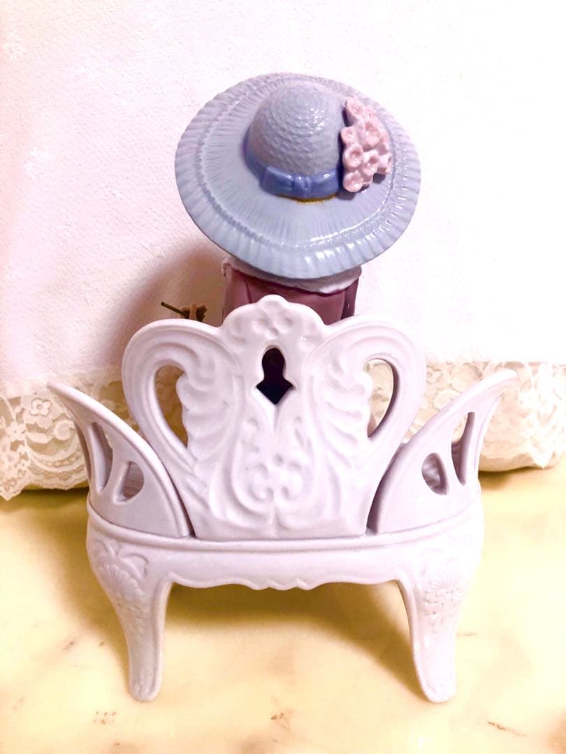 リヤドロ LLADRO【ベンチに座る女性】WATING IN THA PARK