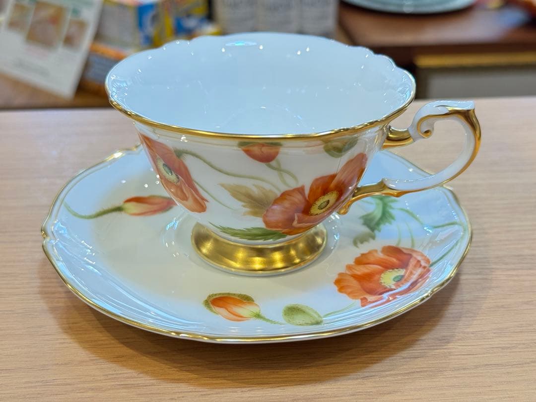 A8077【大倉陶園】手描き 技法シリーズ ポピー カップ＆ソーサー