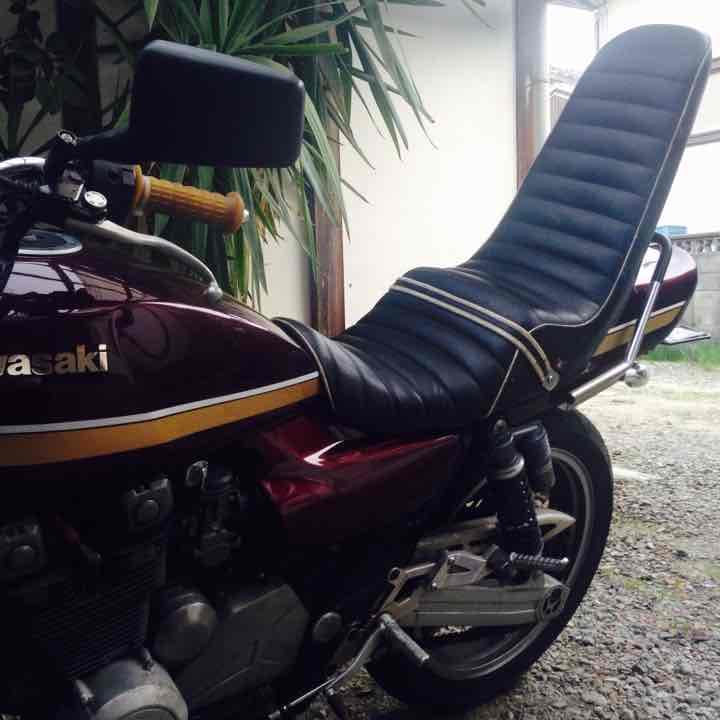 ゼファー400三段シート黒 - メルカリ