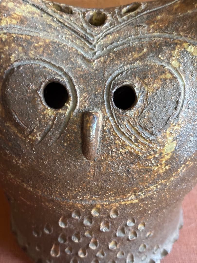 Y．A銘 藁灰釉彫文フクロウ形置物 検不苦労