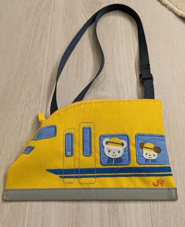 ゆ*な様 ドクターイエロー　ファミリア　サコッシュ　新幹線 JR東海リテイリング・プラス×familiar」ドクターイエローをモチーフに