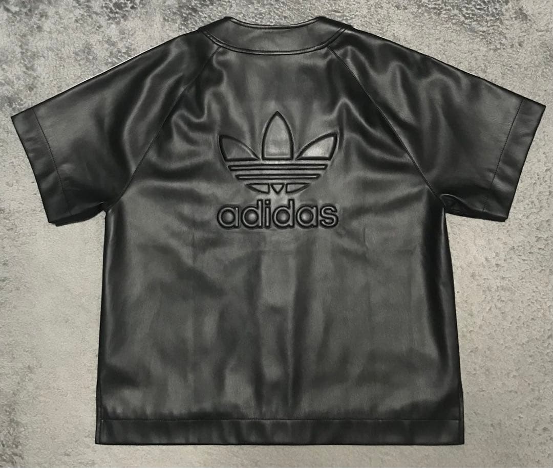 アディダス フェイクレザー ベースボールシャツ - メルカリ