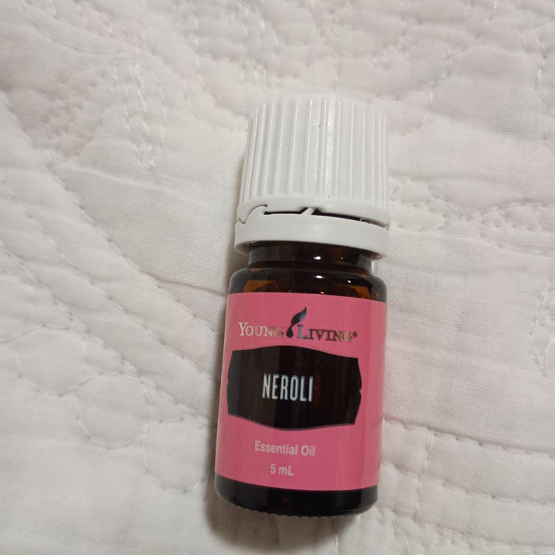 Young Living ネロリ エッセンシャルオイル 5mL