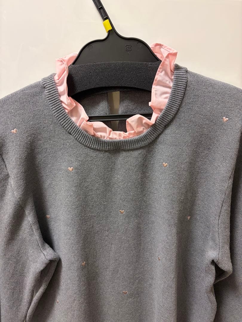 new ハート刺繍プルオーバー ジャスグリッティー - メルカリ